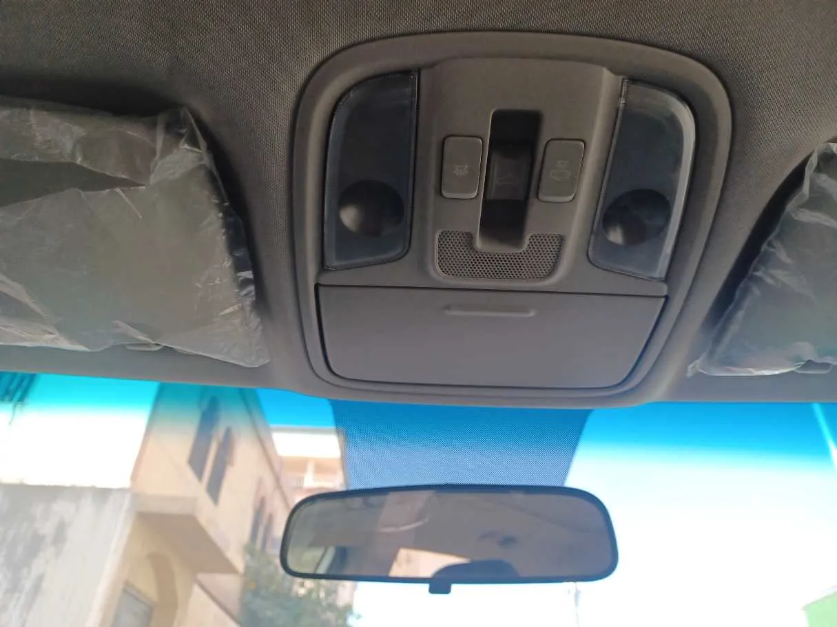 Car image 19