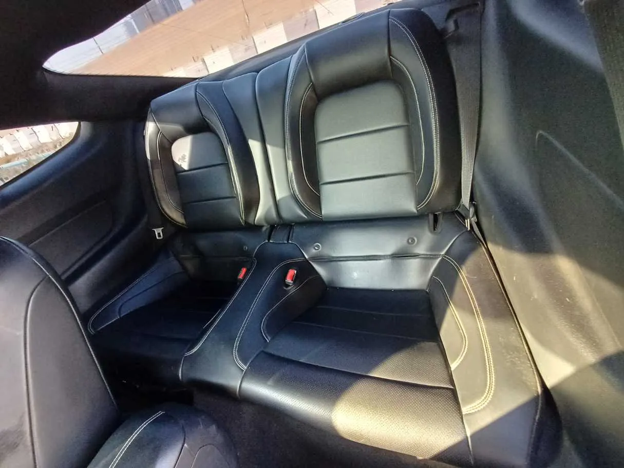 Car image 13