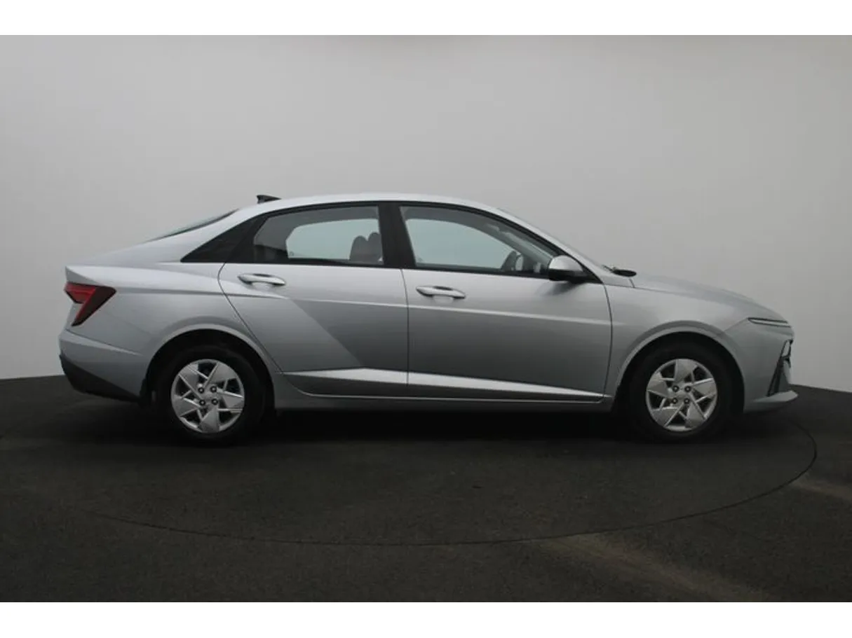 Car image 13