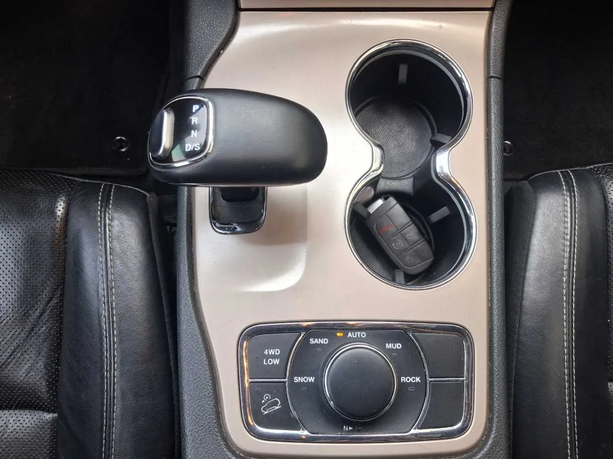 Car image 16