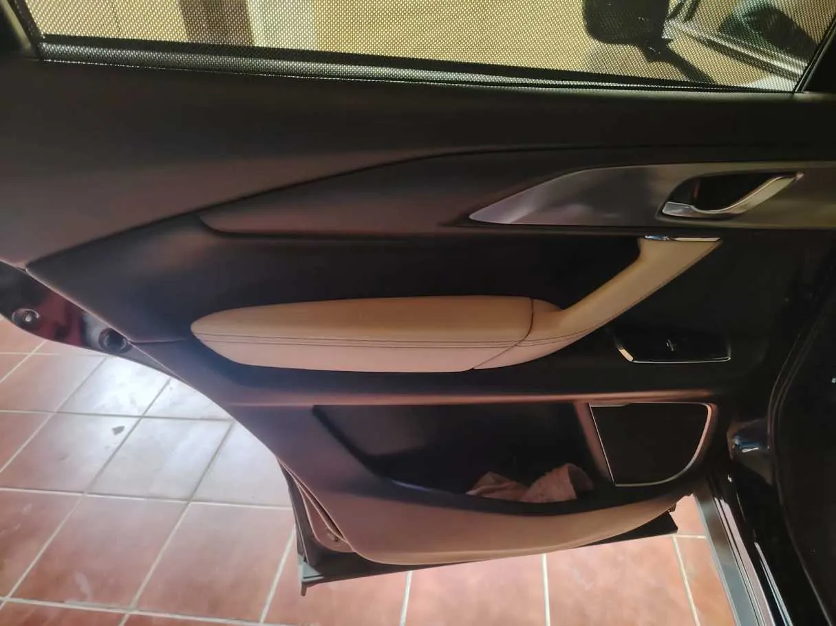 Car image 34