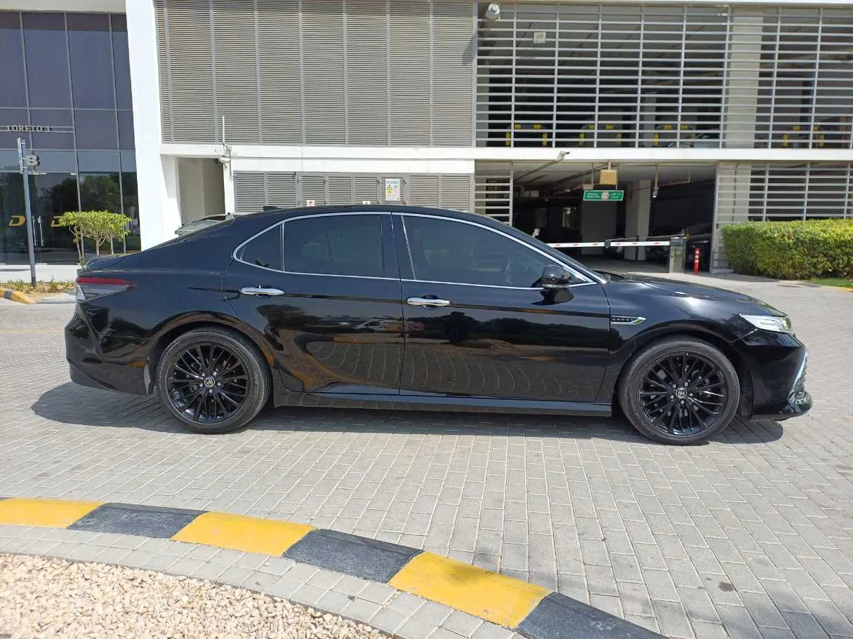 Car image 8