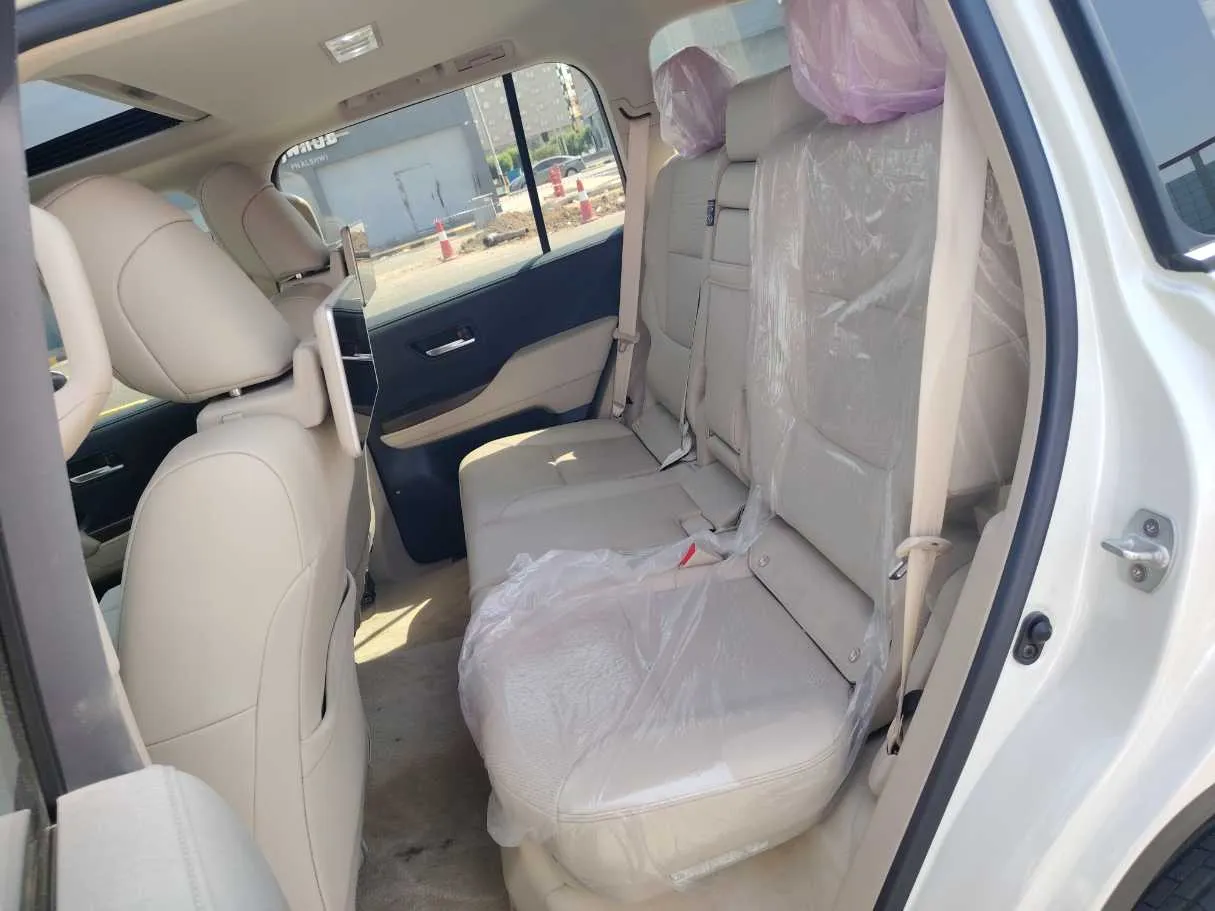Car image 16