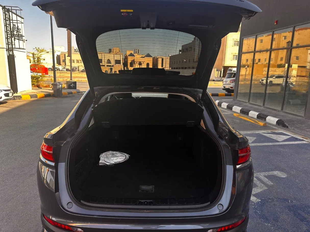 Car image 25