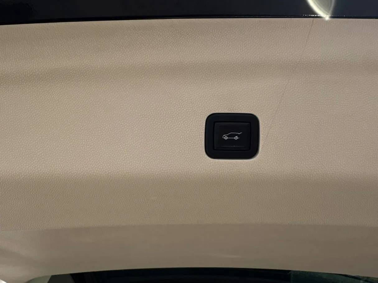 Car image 33