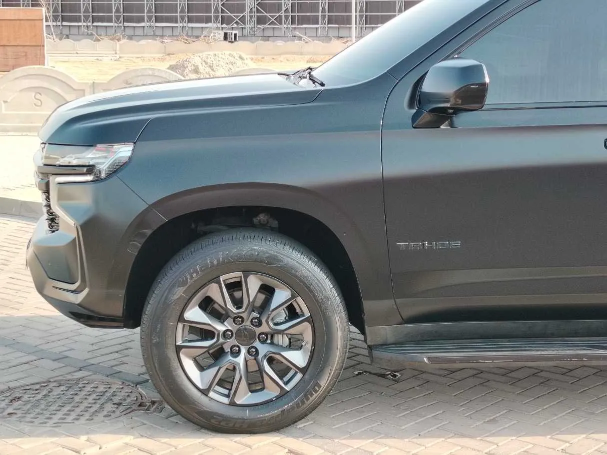 Car image 9