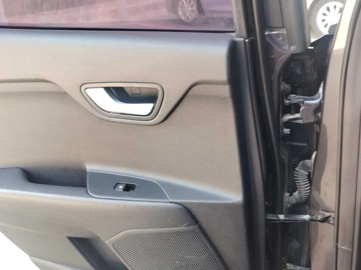 Car image 29