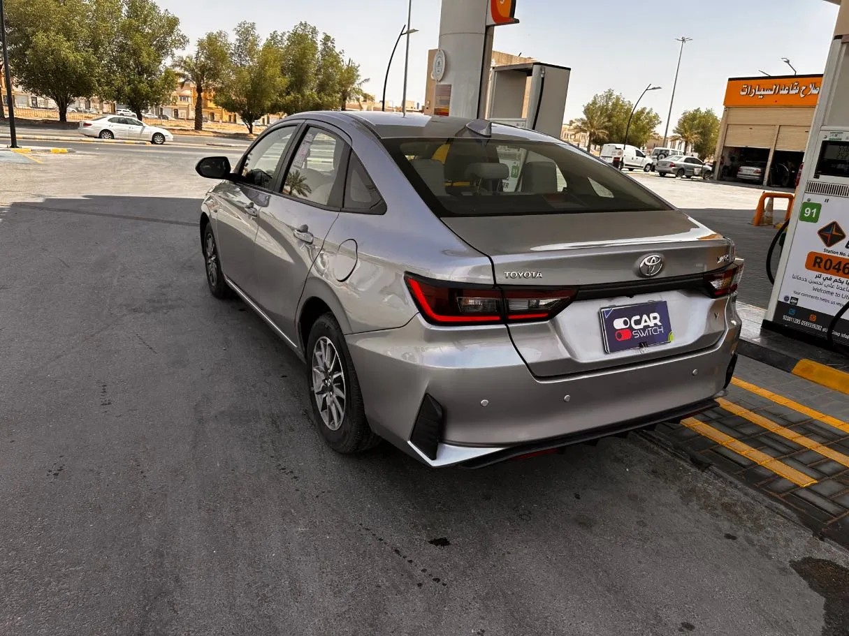 Car image 7