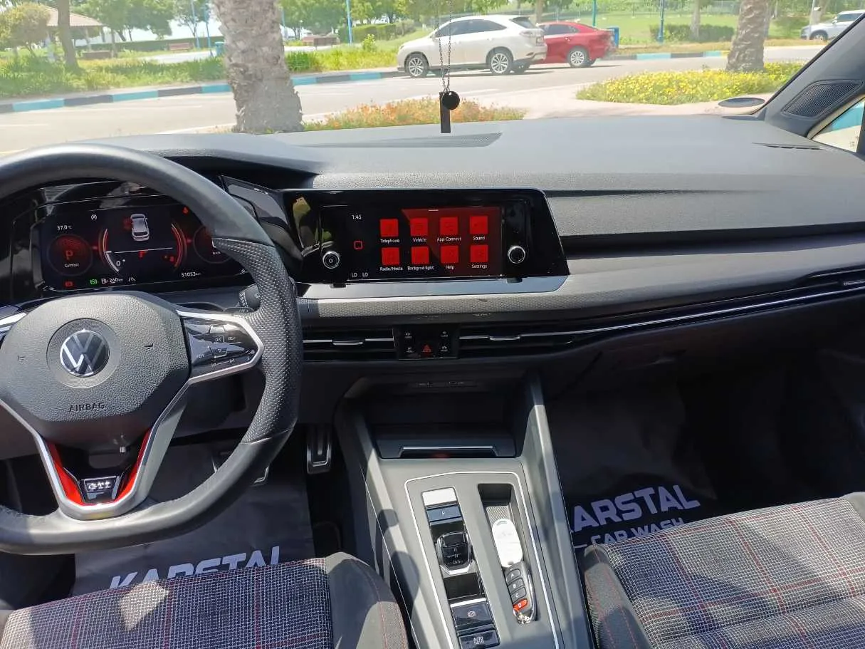 Car image 17