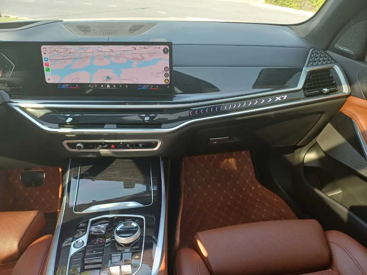 Car image 16