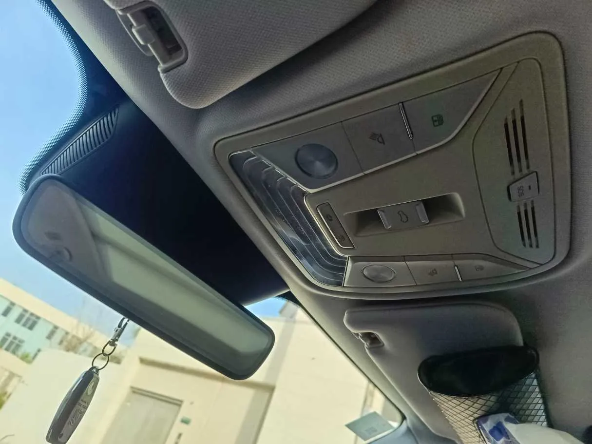 Car image 31
