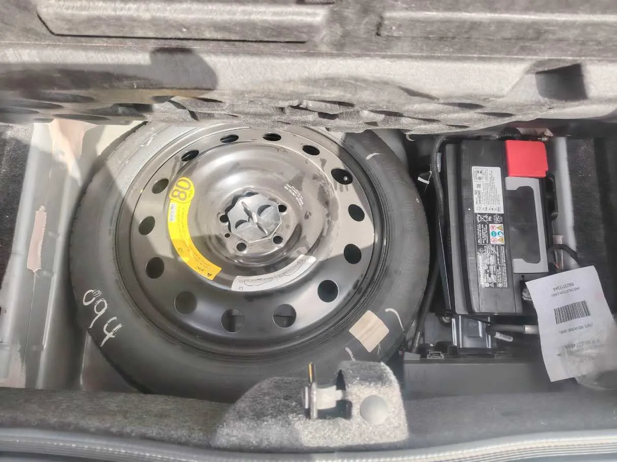Car image 38