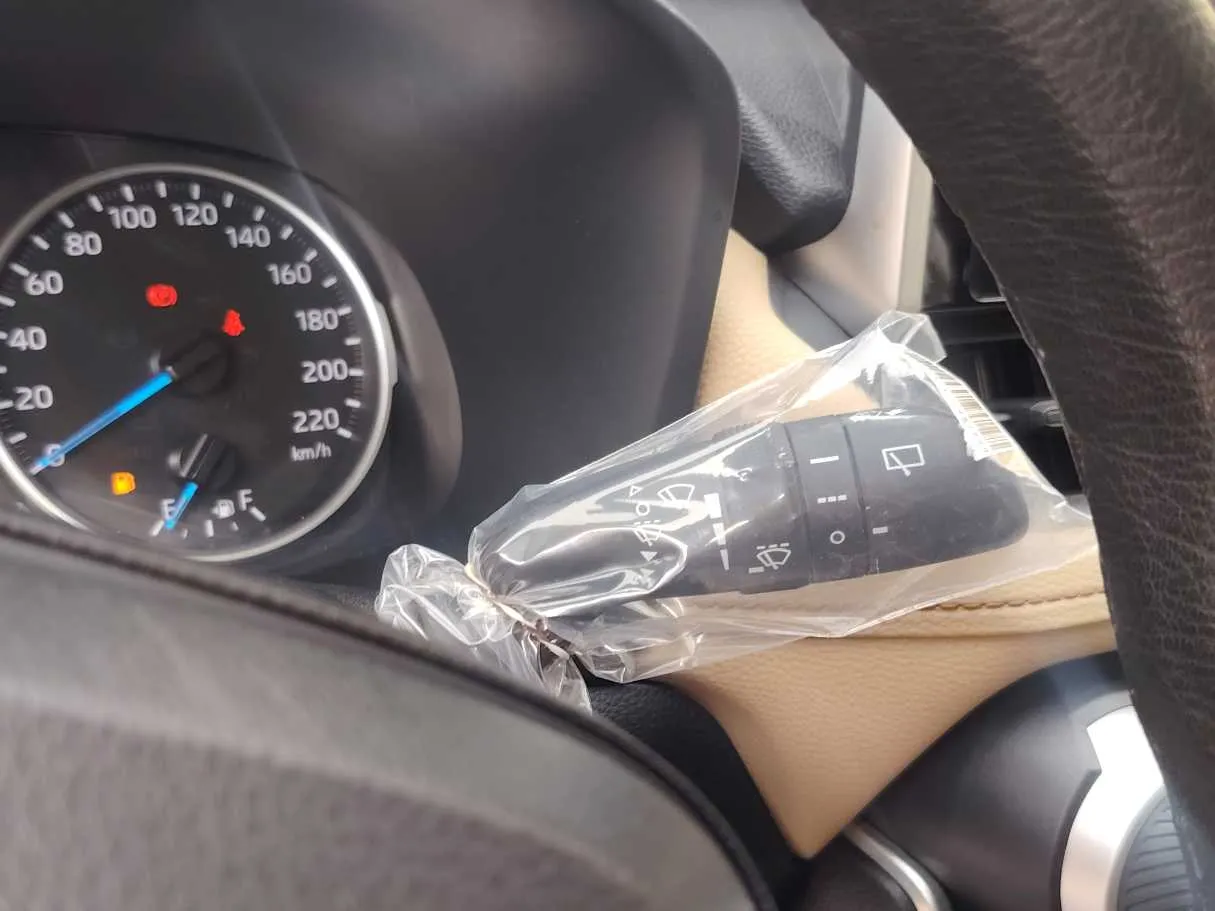 Car image 30