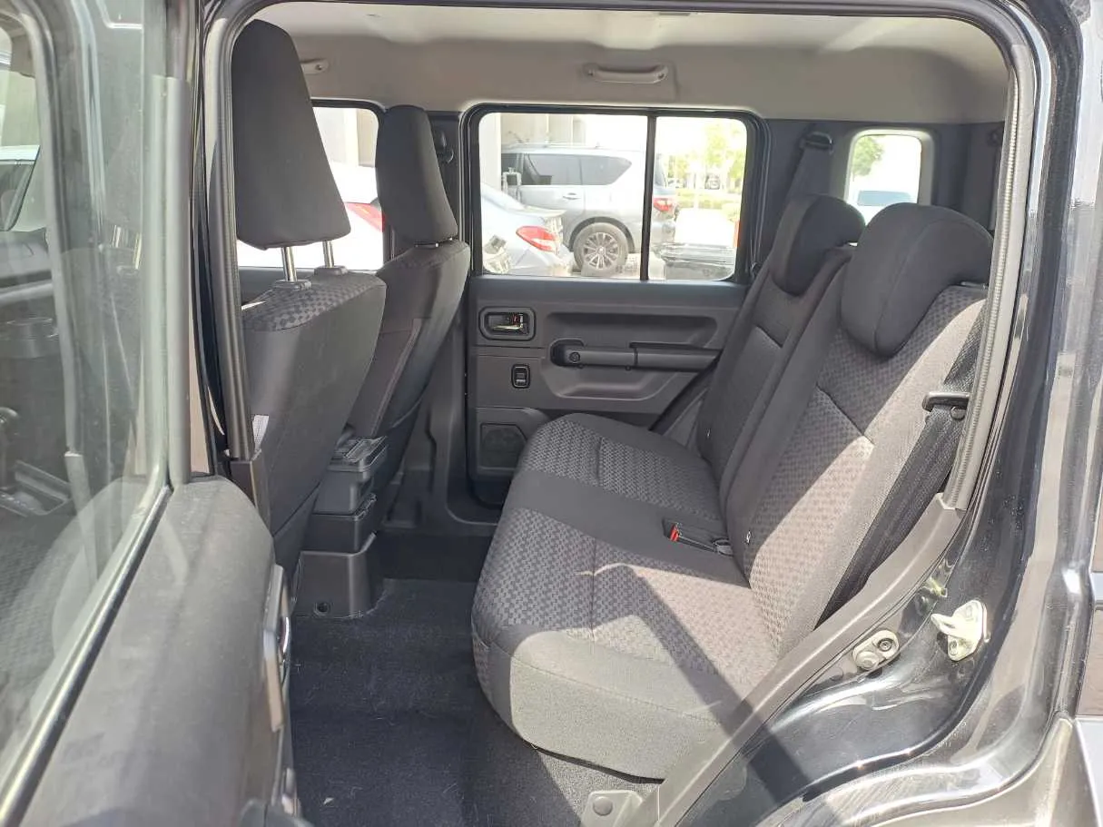 Car image 13