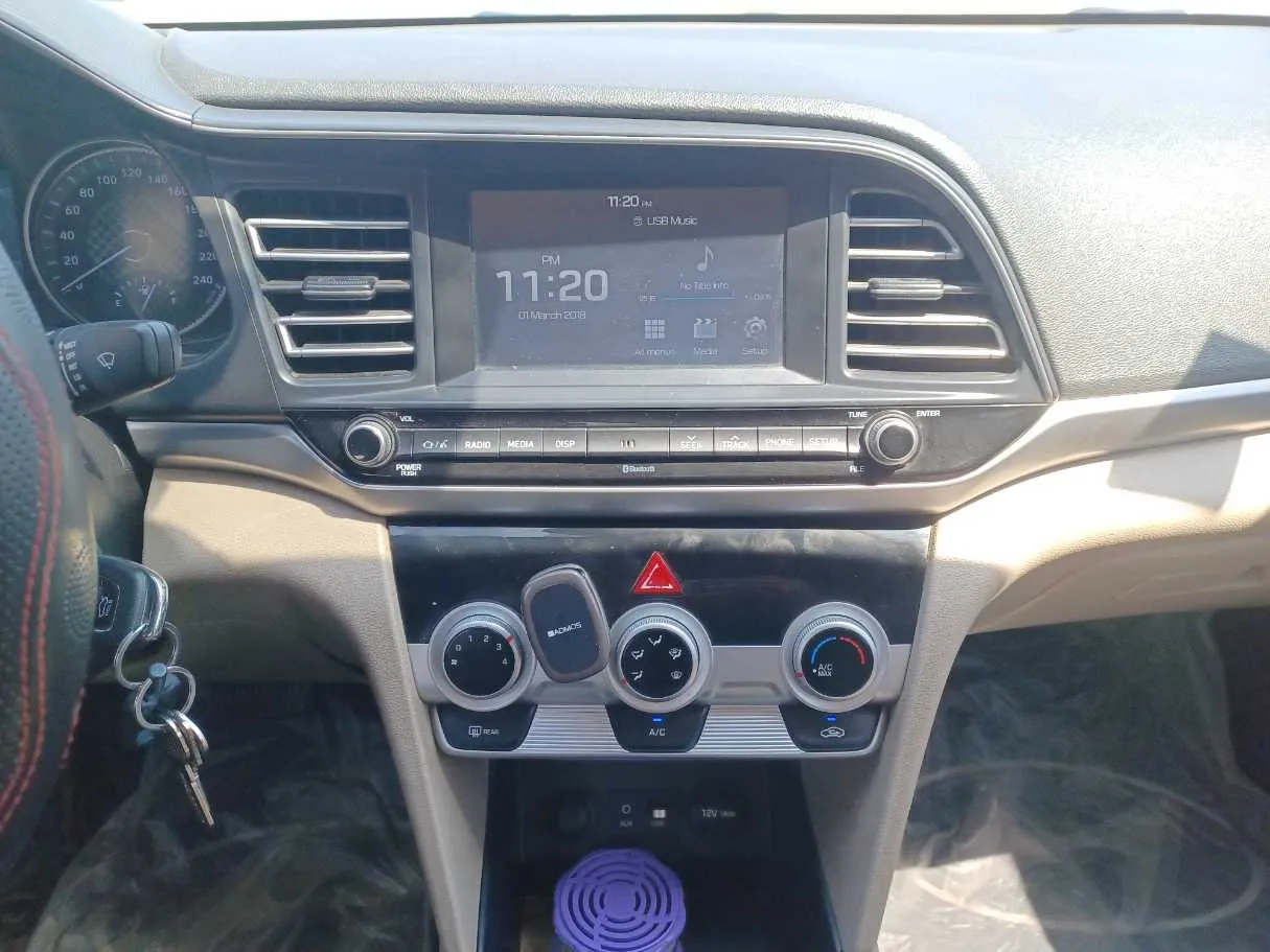 Car image 14