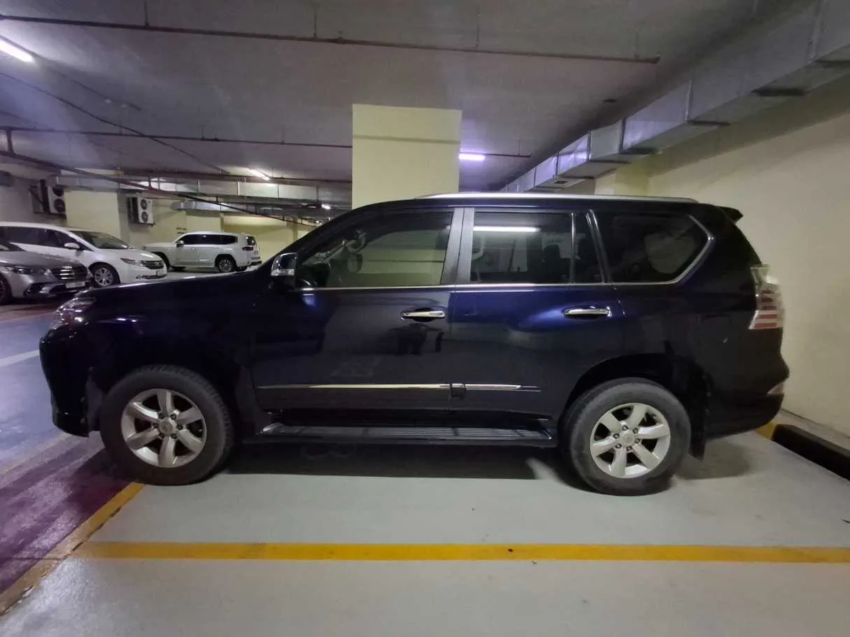 Car image 8