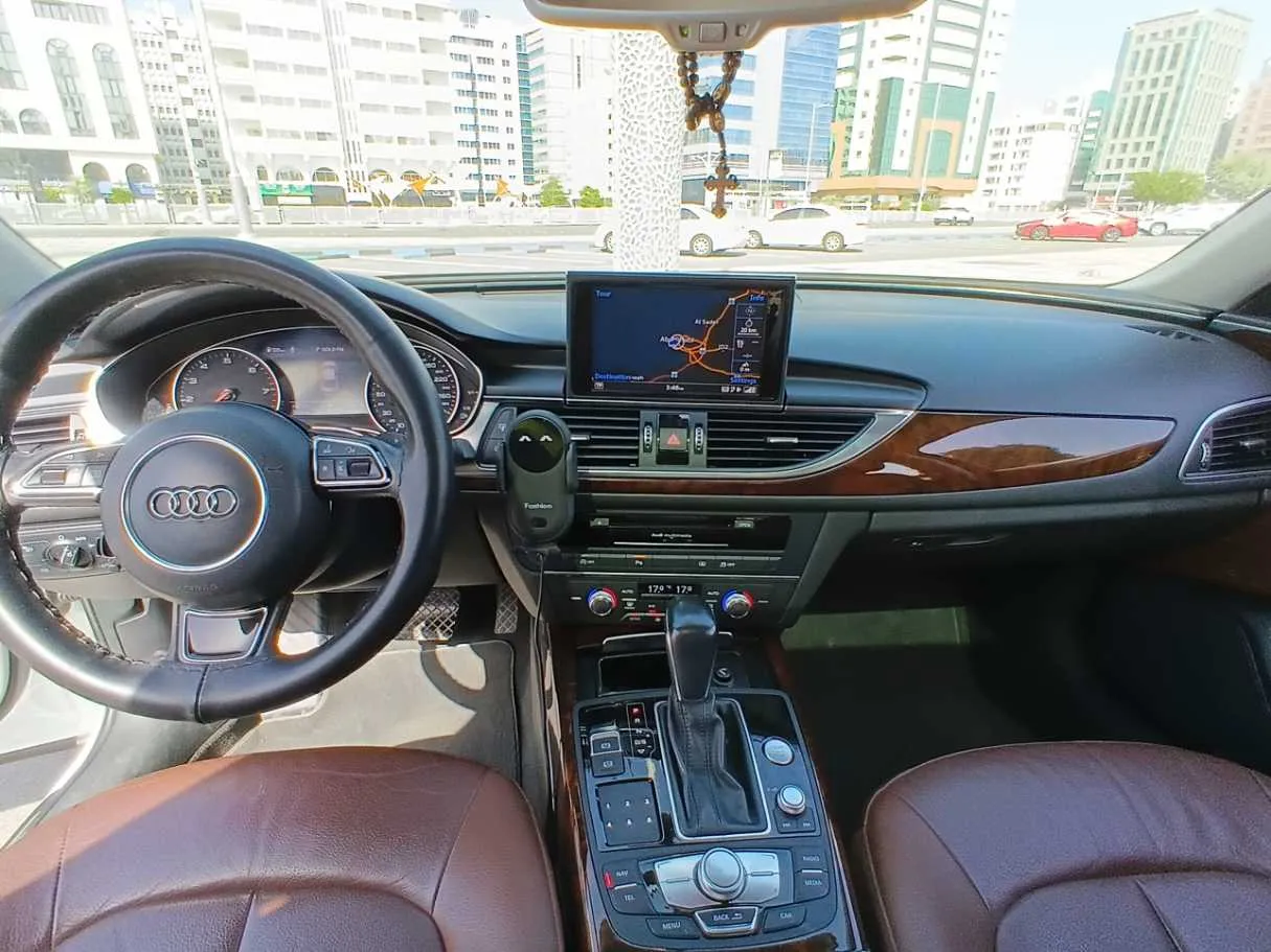 Car image 14