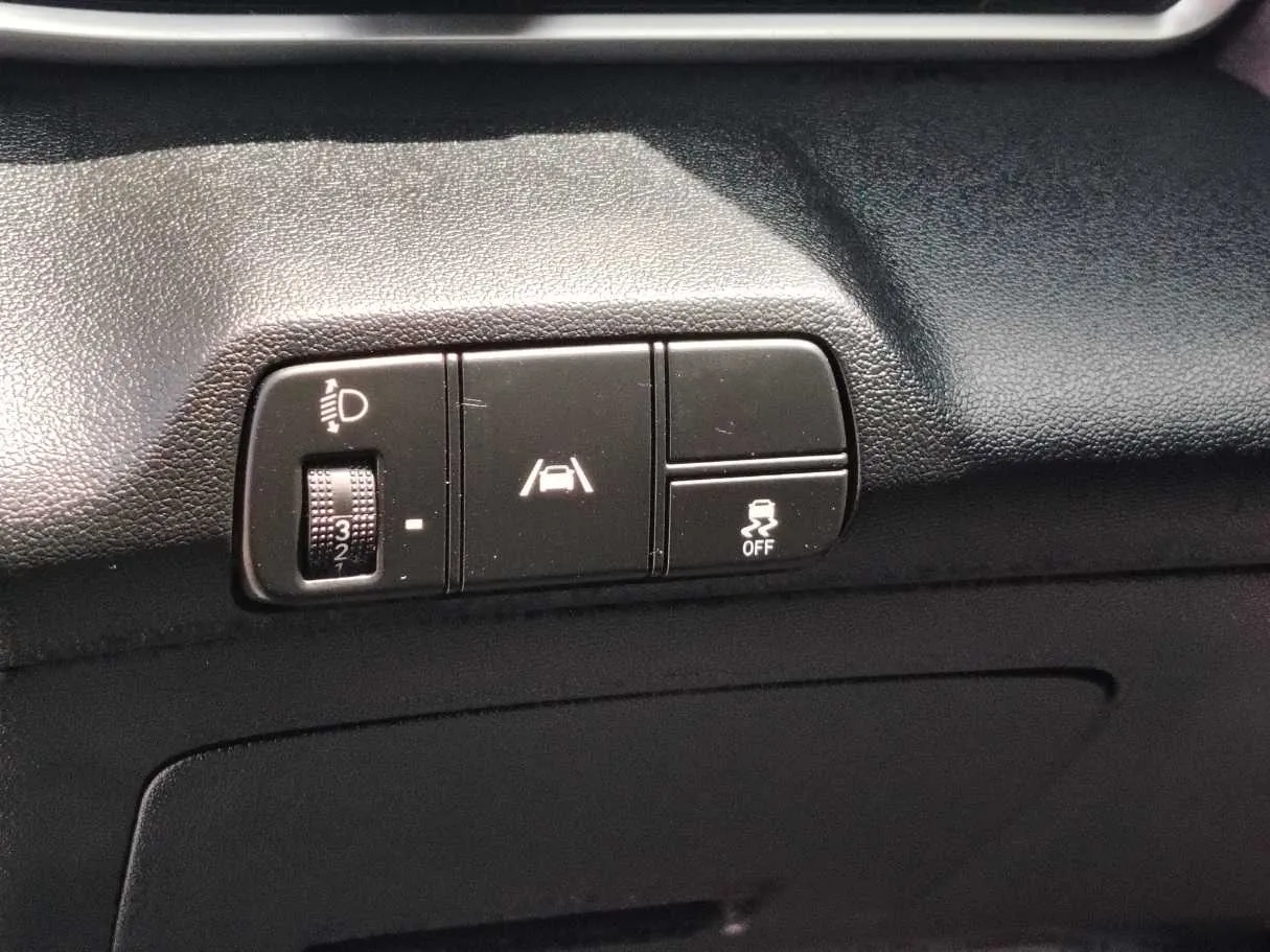 Car image 26