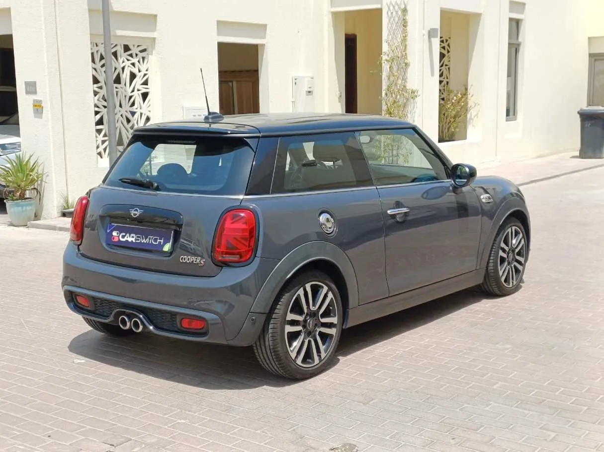 Car image 7
