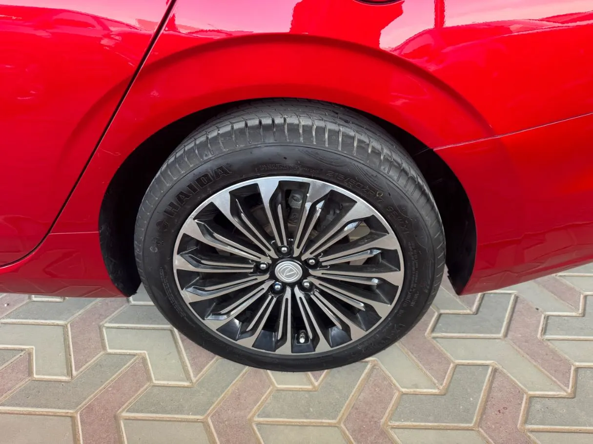 Car image 7