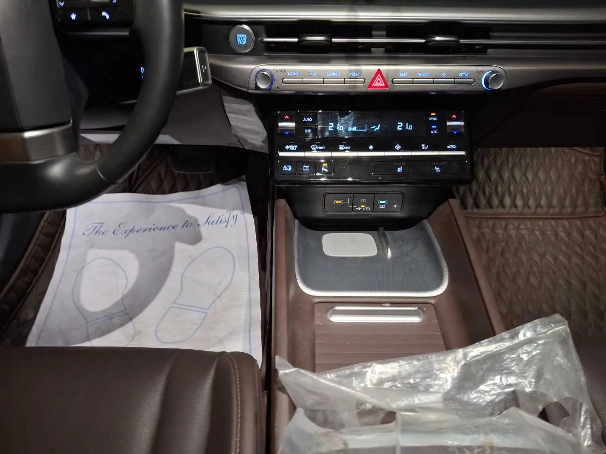 Car image 13