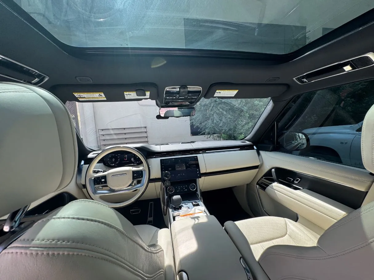 Car image 14