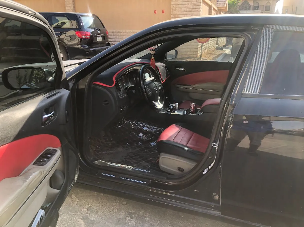 Car image 12