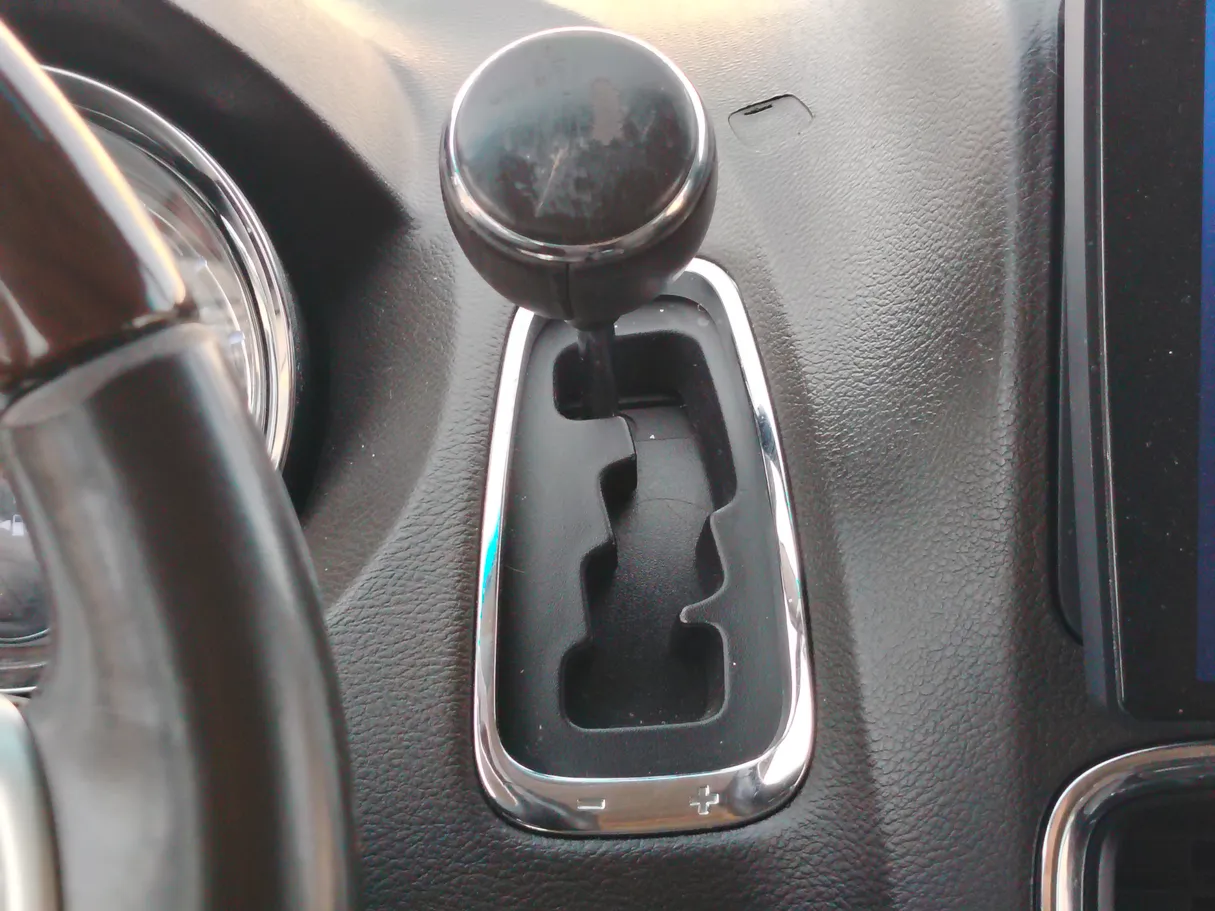 Car image 18