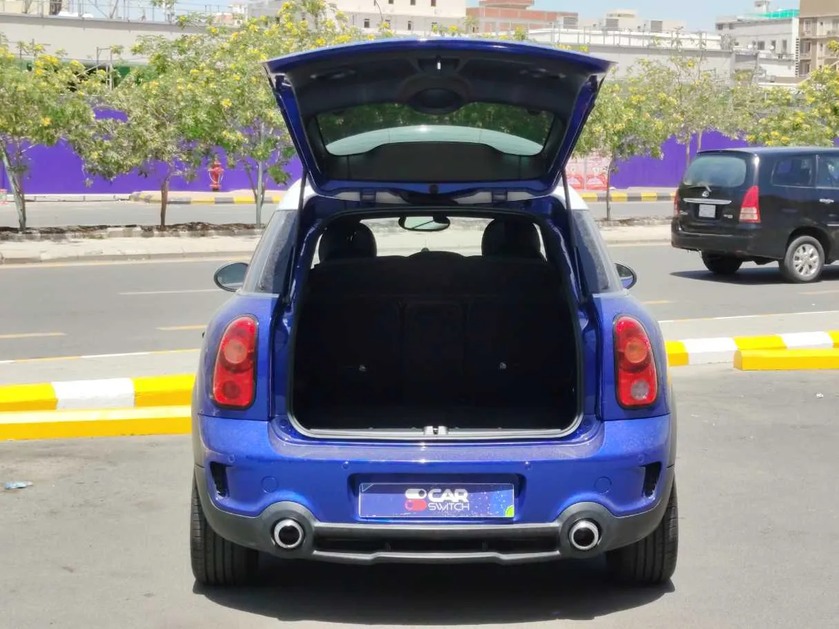 Car image 25