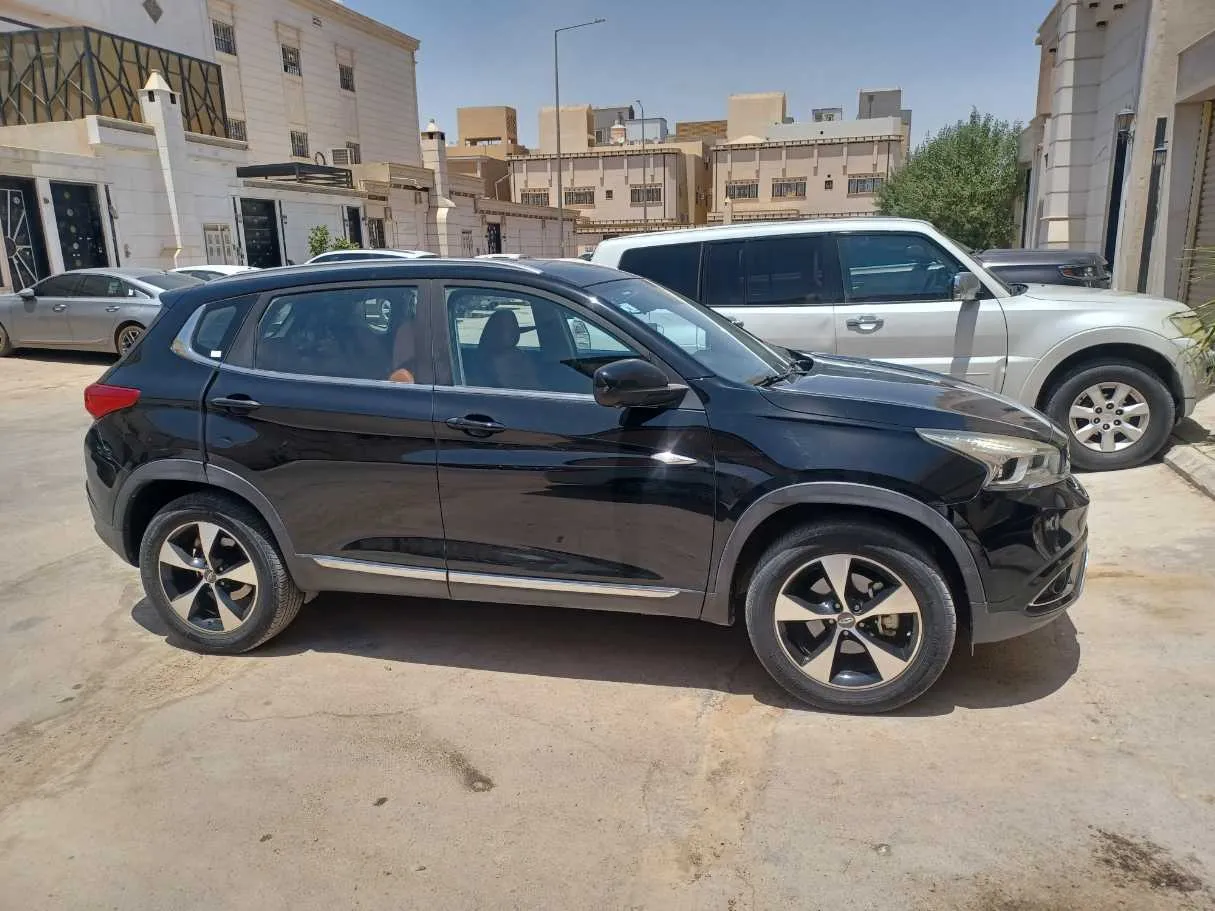 Car image 4