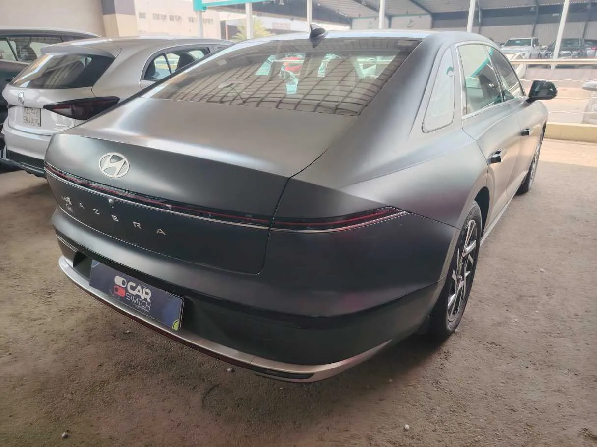 Car image 5