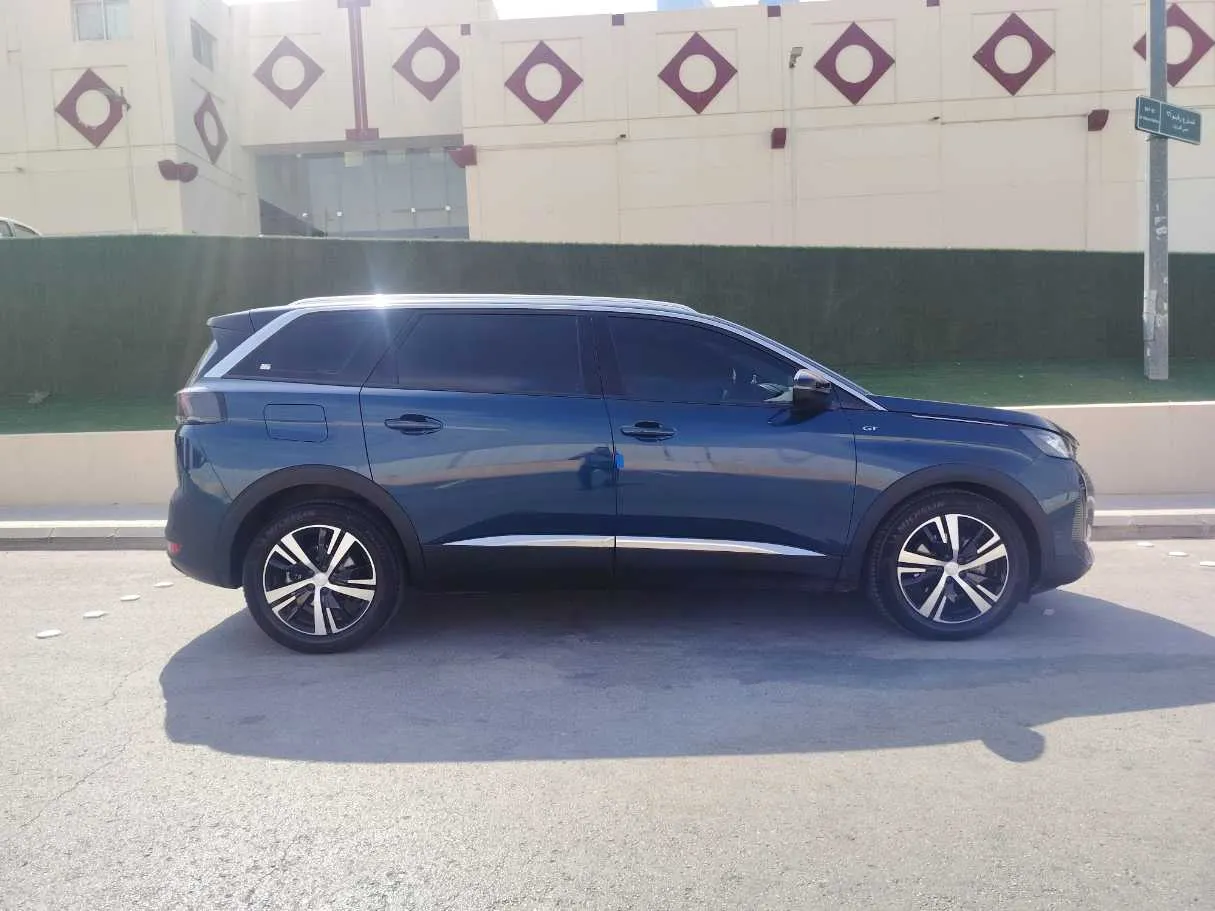 Car image 4