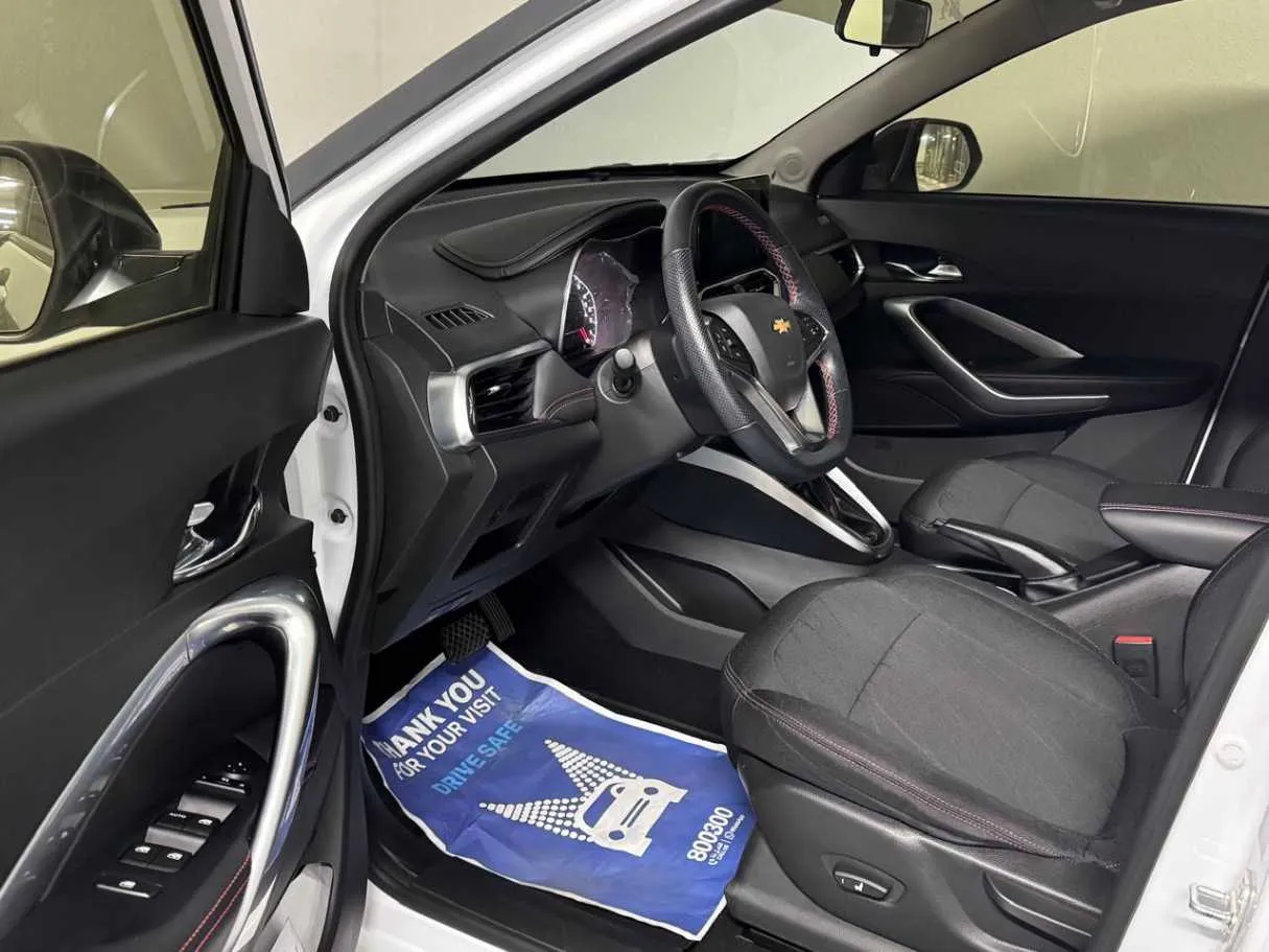 Car image 13