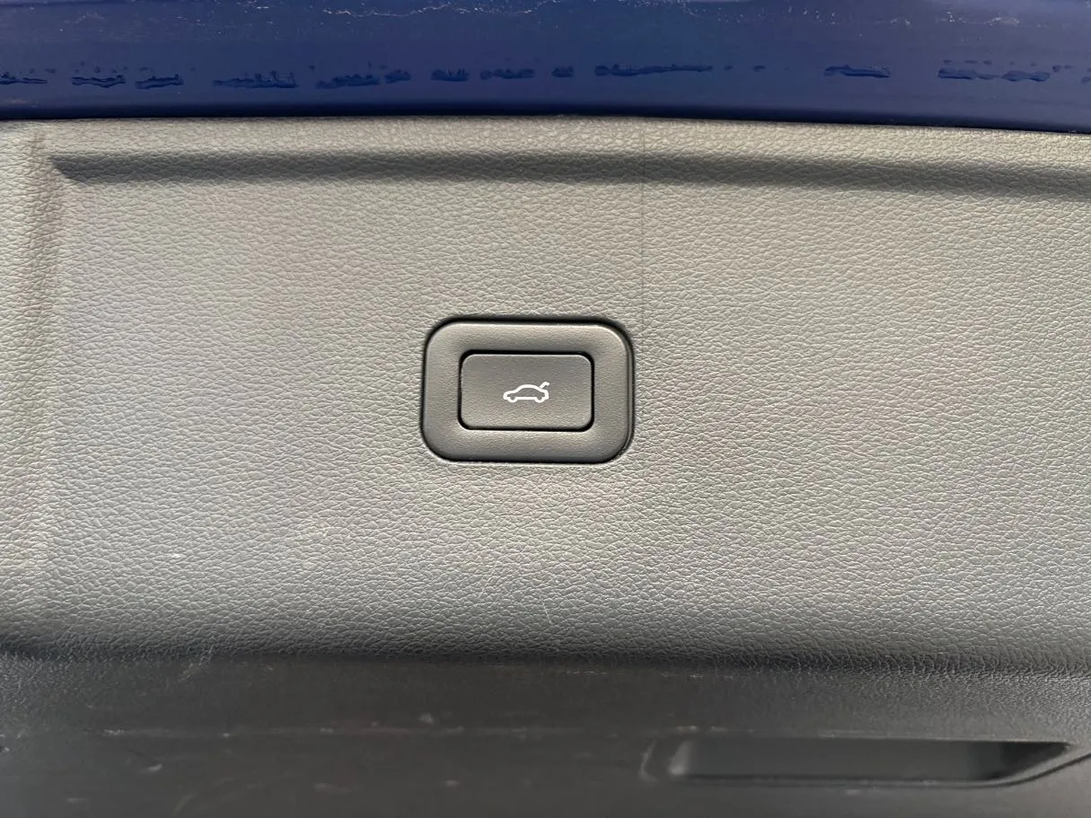 Car image 29