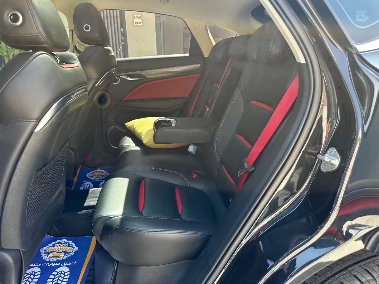 Car image 14