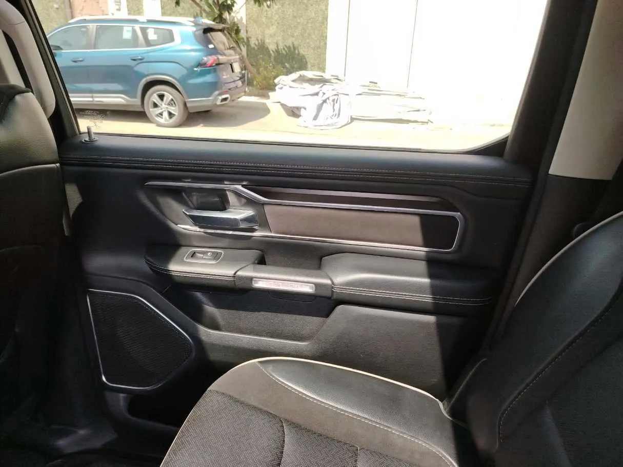 Car image 44