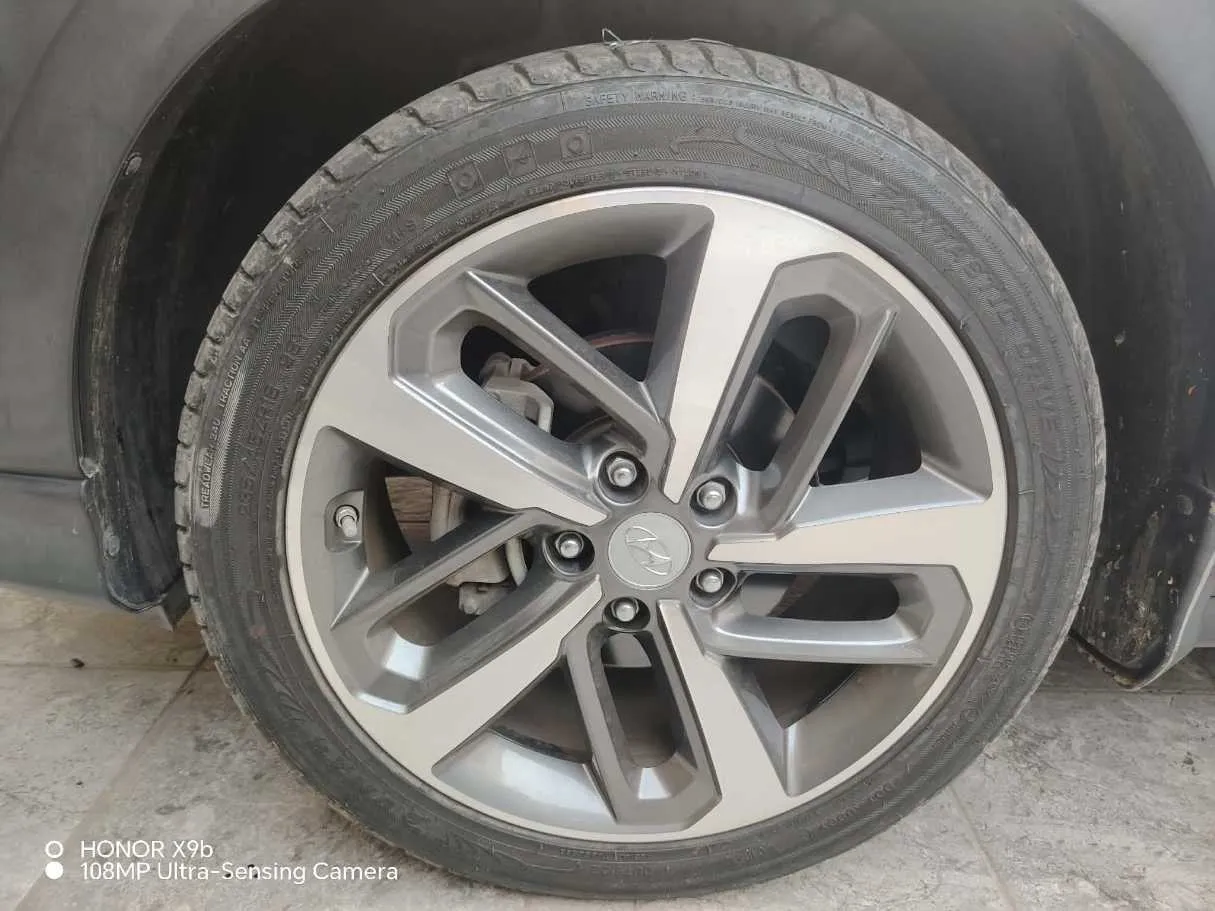 Car image 9