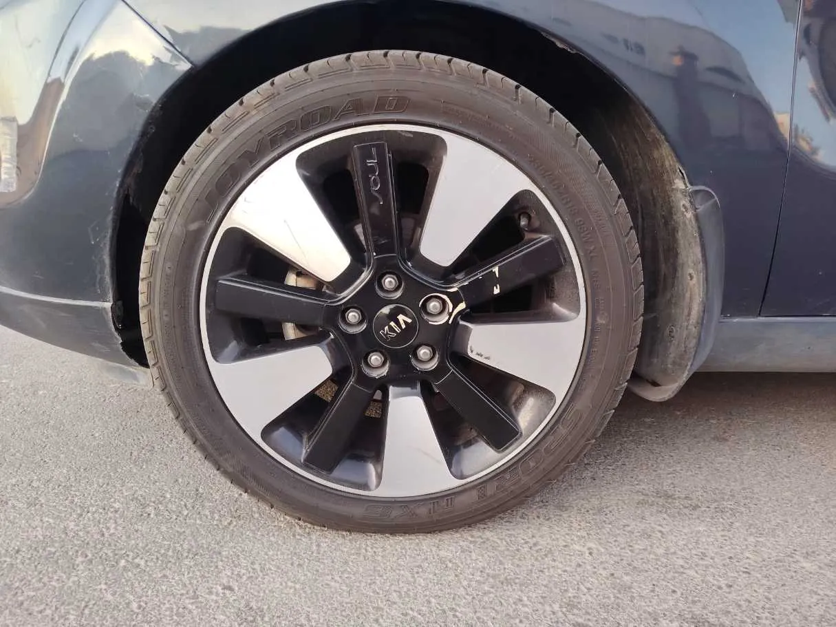 Car image 10