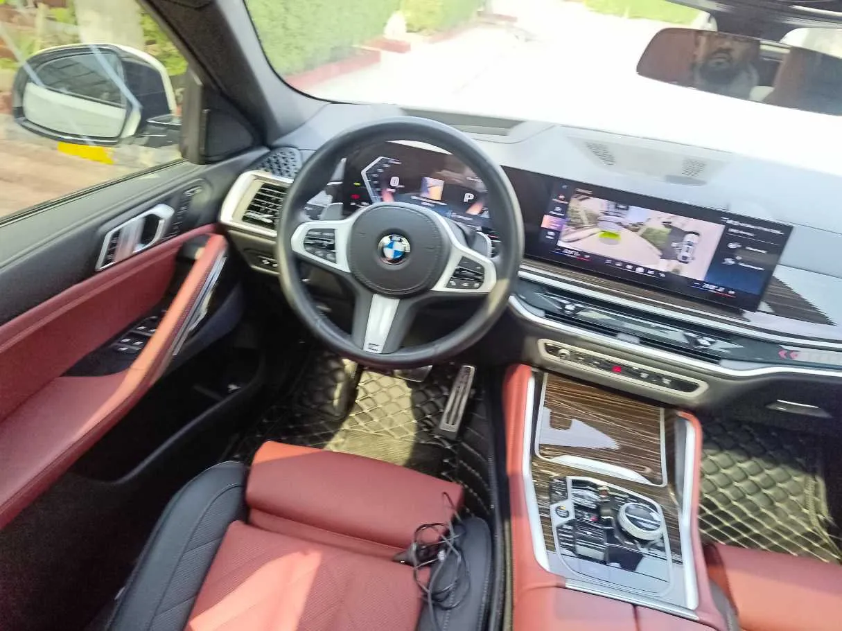 Car image 22