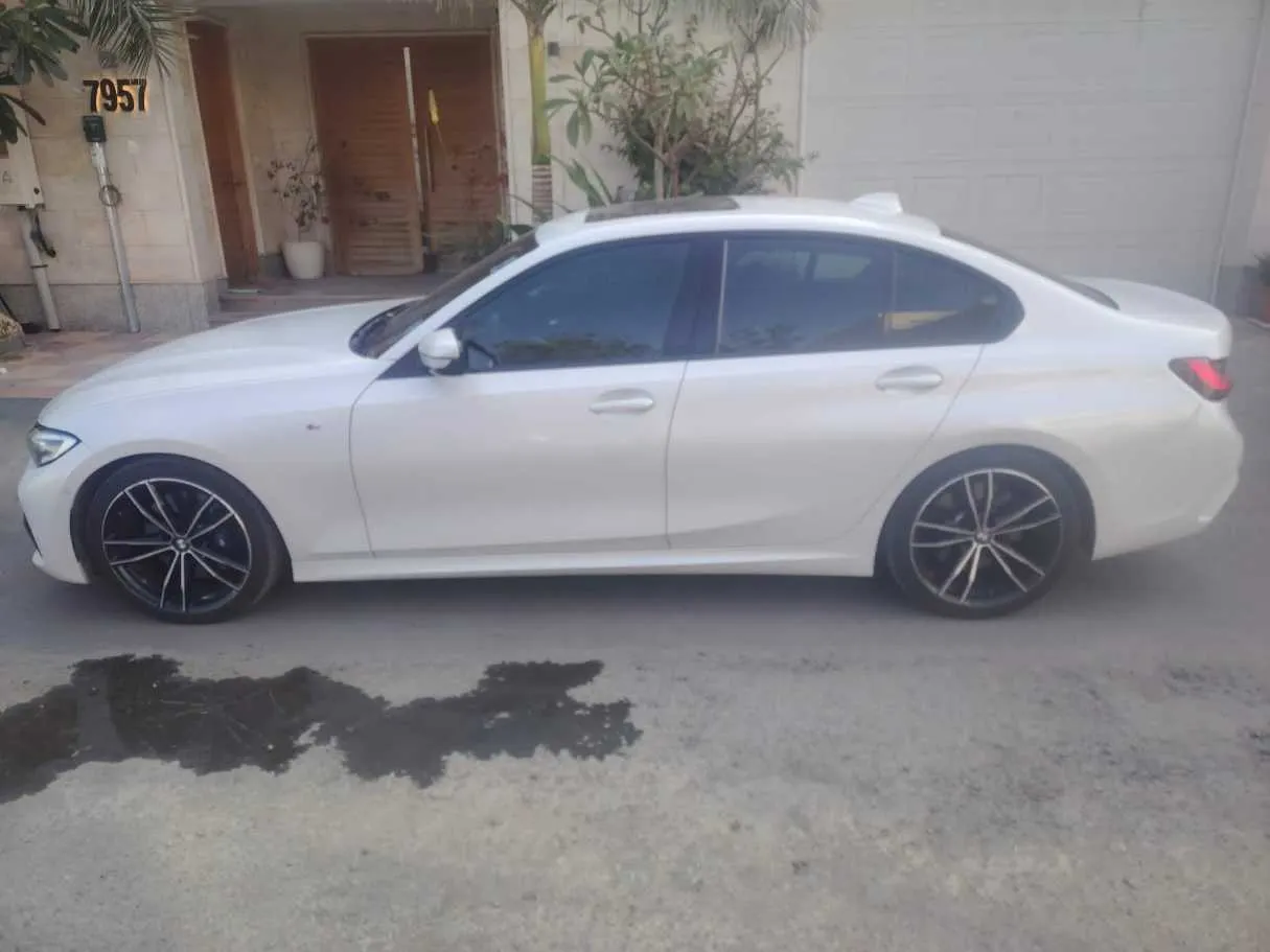 Car image 8