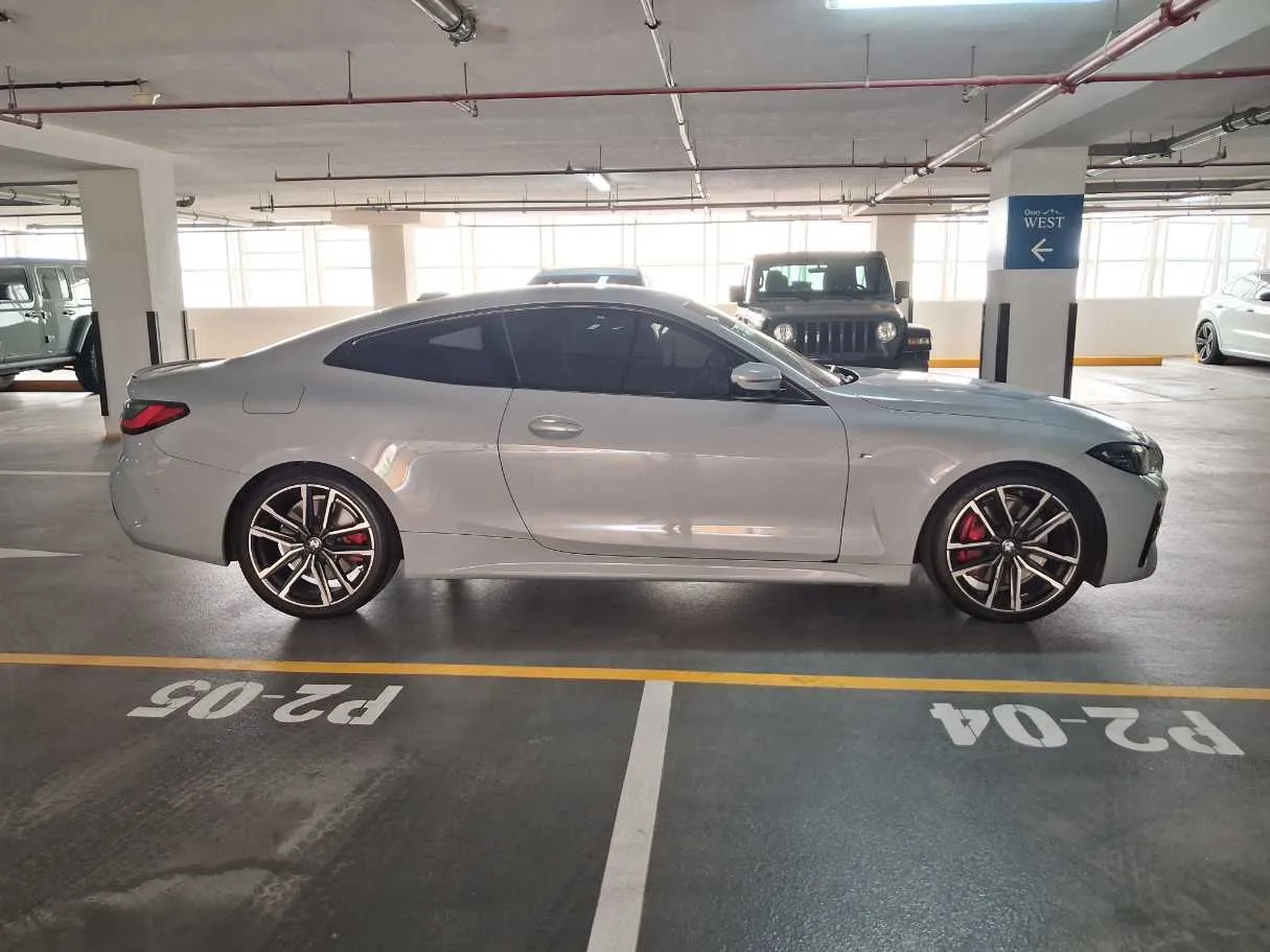 Car image 3