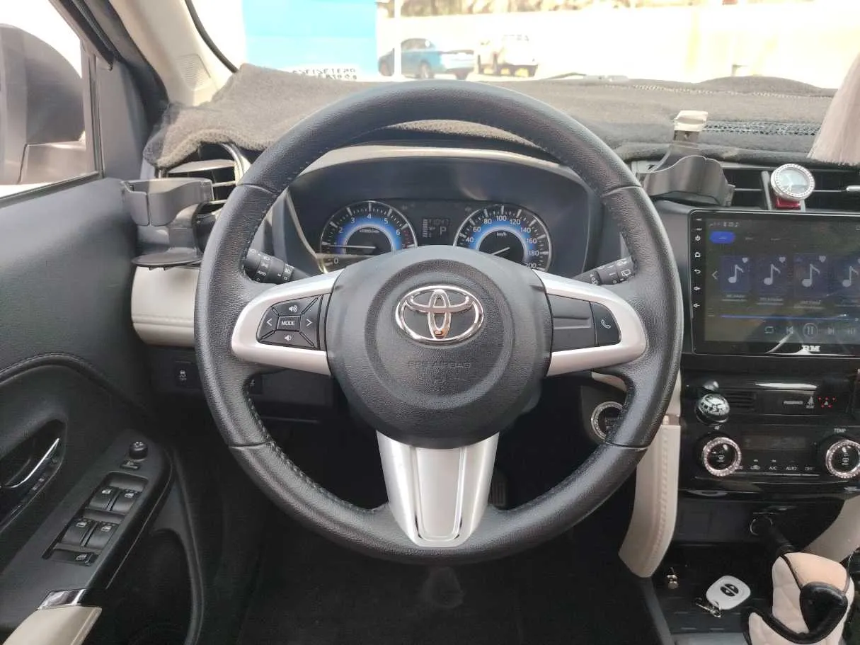 Car image 21