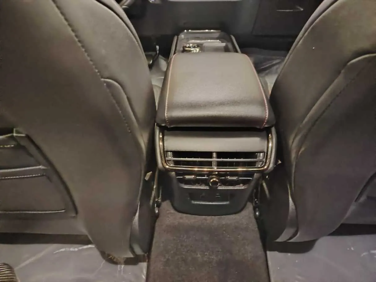 Car image 35