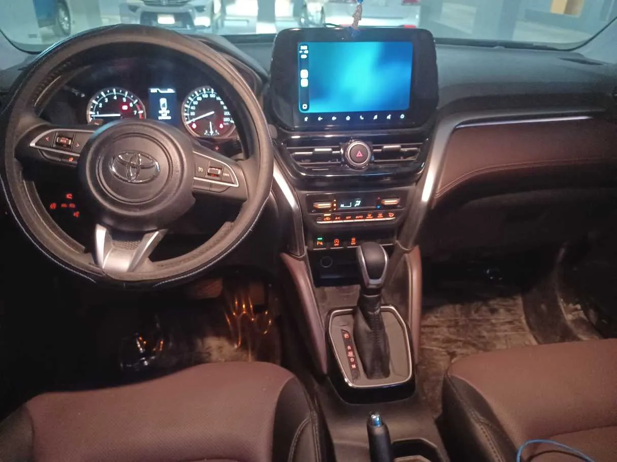 Car image 16