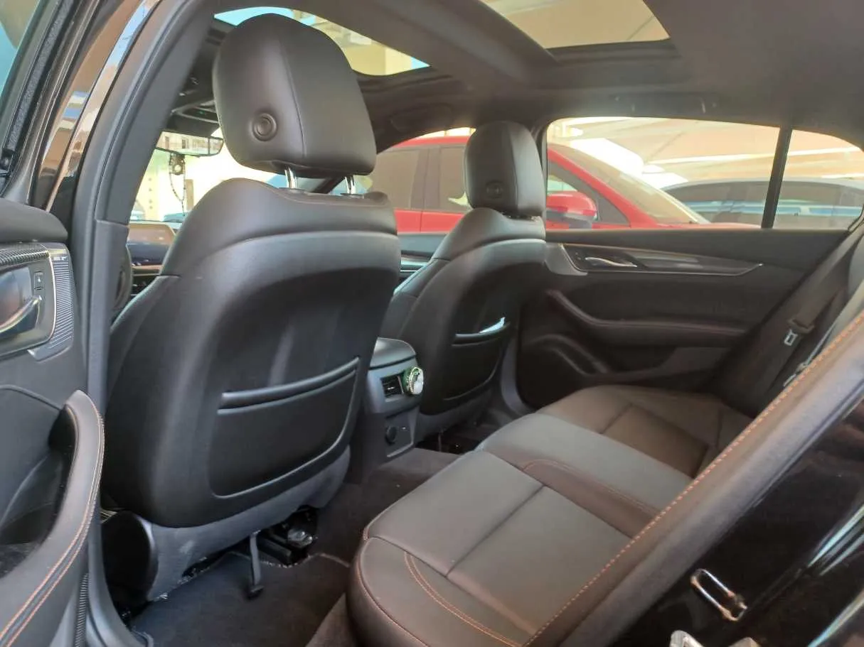 Car image 12