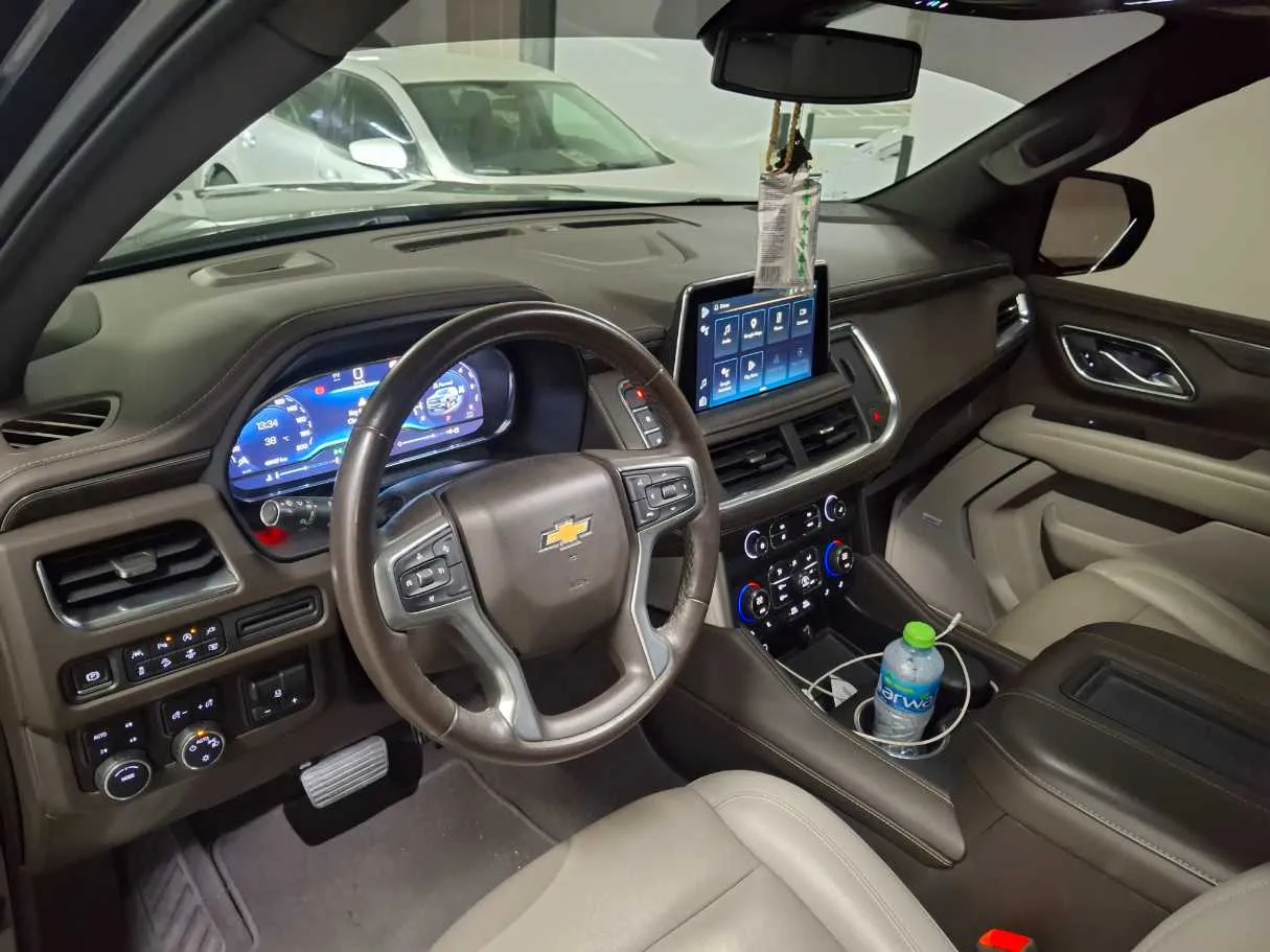 Car image 11