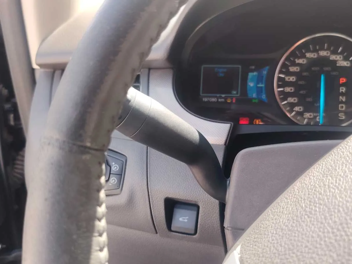 Car image 25