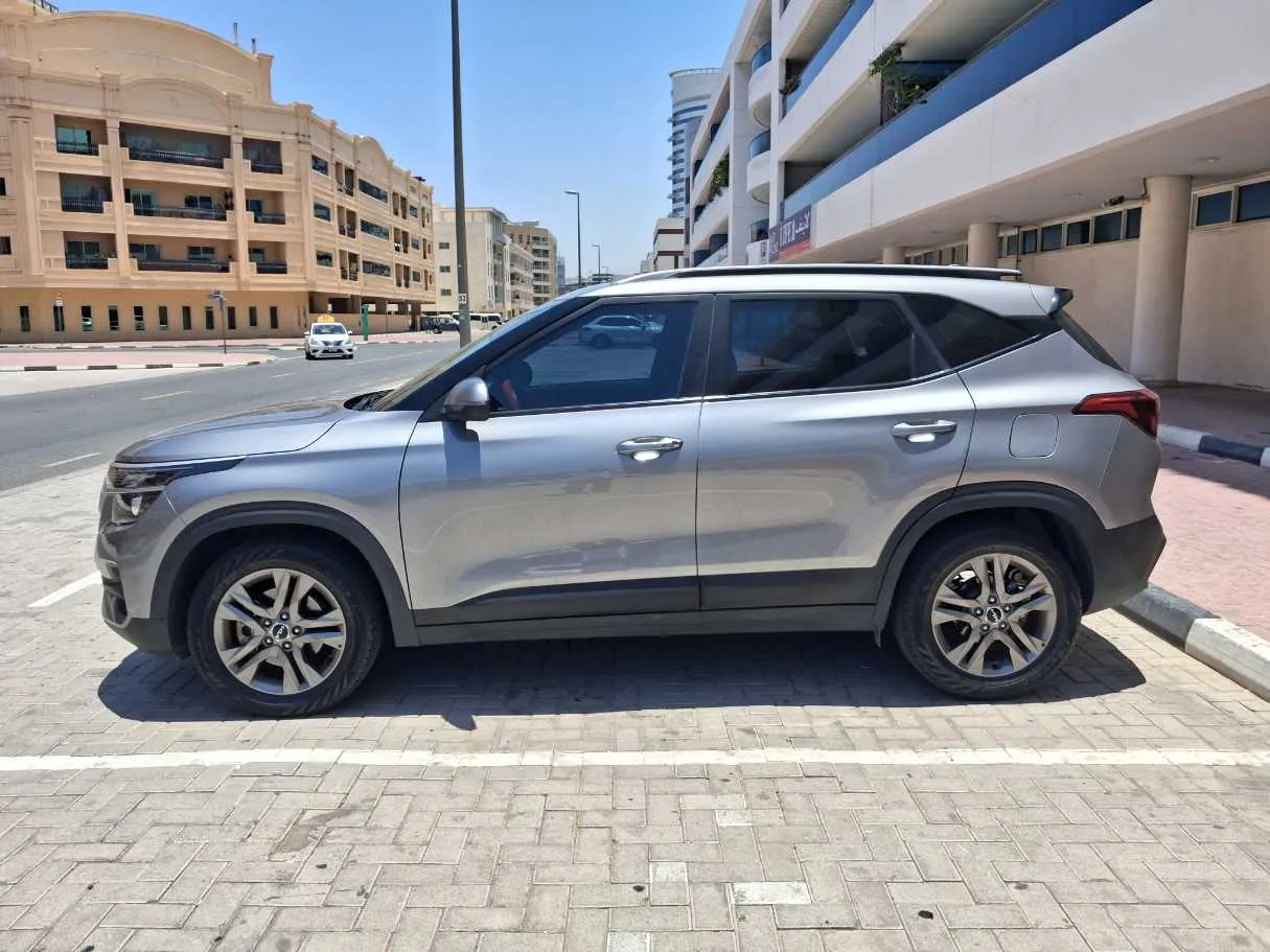 Car image 8