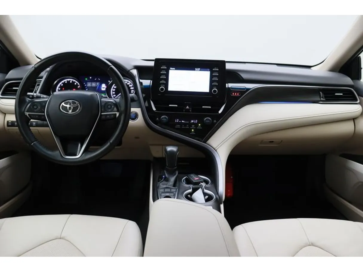 Car image 14