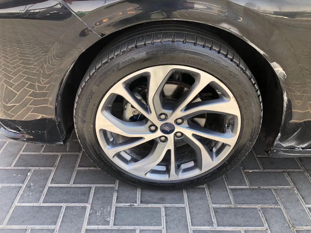 Car image 9
